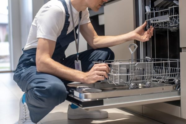diagnostics-equipment-profile-serious-man-ooking-open-dishwasher-kitchen-scaled-e1723123810858